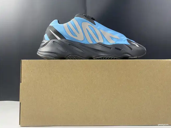 Yeezy ADIDAS GZ3079 'Bright MNVN Cyan' 700 Boost 0520